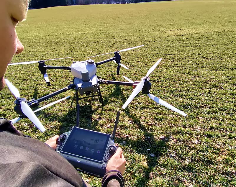 Metsän boorilannoitukseen käytetty drone